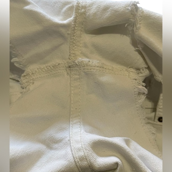 Billabong Women’s Distressed White Shorts Fray Hem Size 27 - Picture 3 of 11